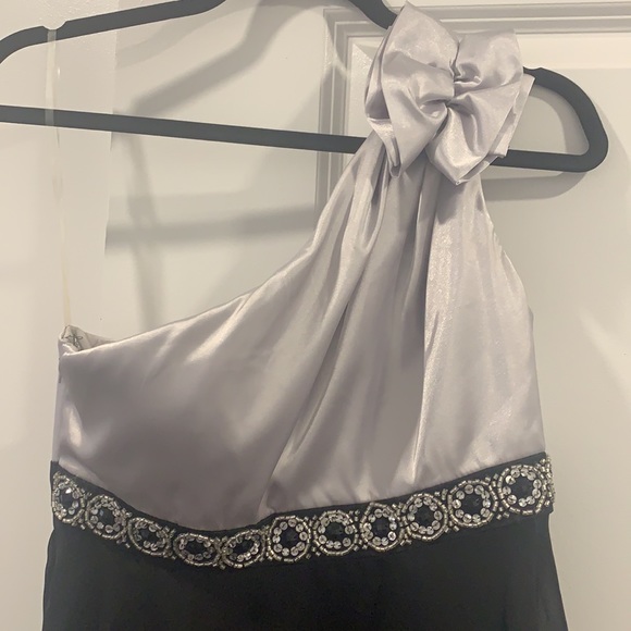 Le chateau Dress - Picture 5 of 5